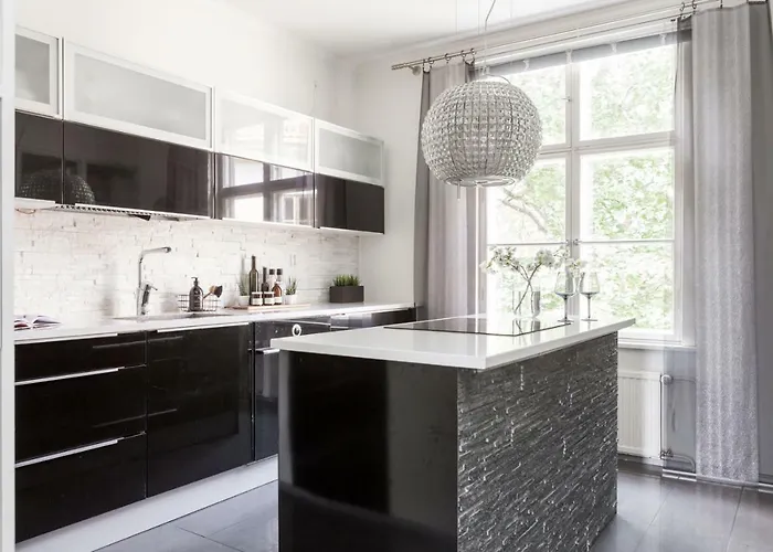 Alexandra Apartment *